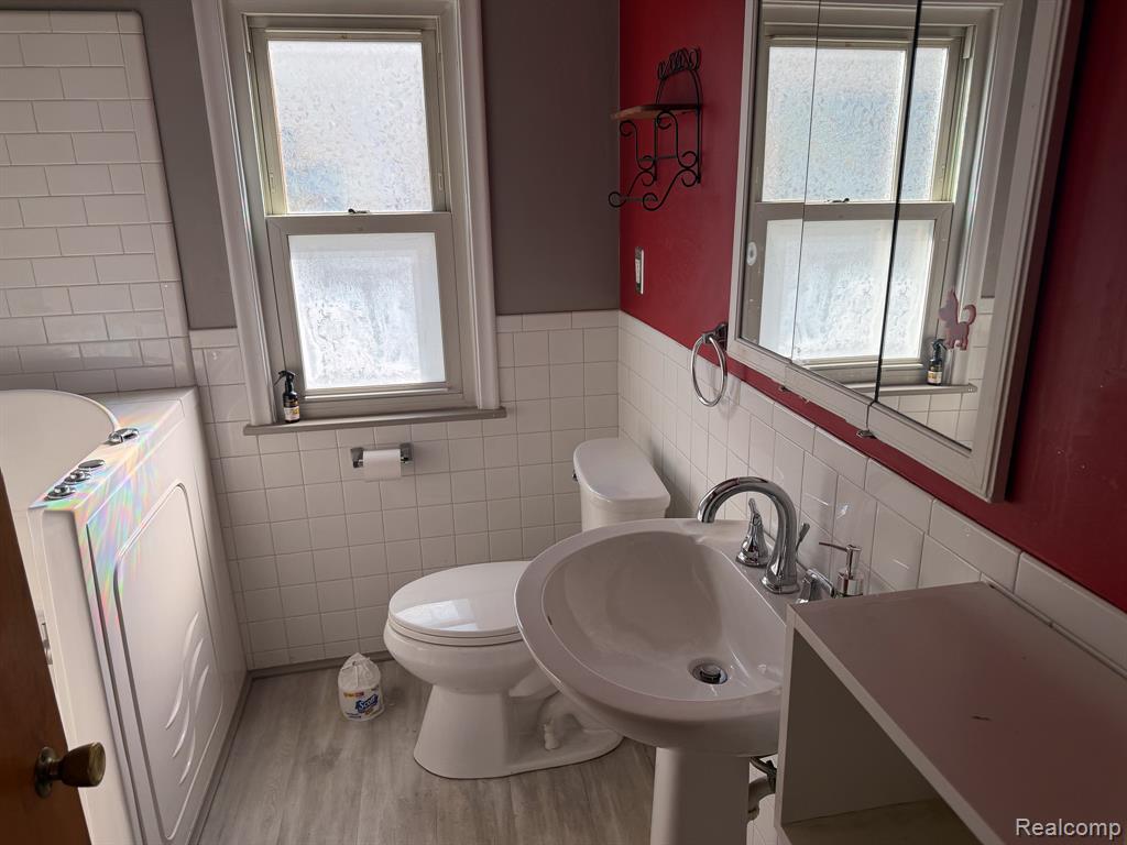 26743 Lenox Avenue Property Photo 9