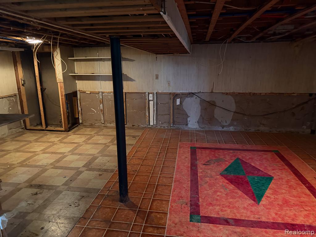 26743 Lenox Avenue Property Photo 13