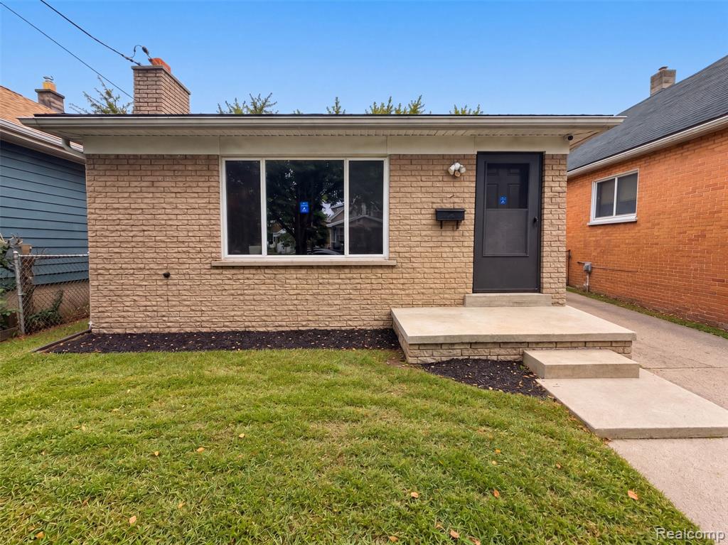 223 Richter Street Property Photo 1