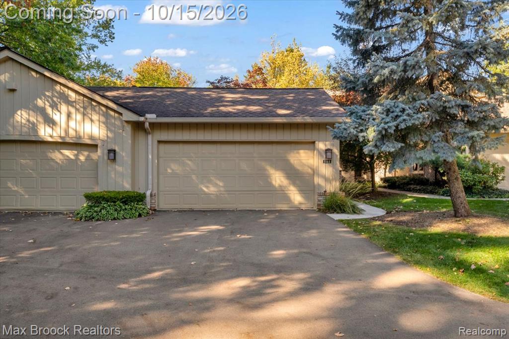 1168 Glenpointe Court Property Photo 2