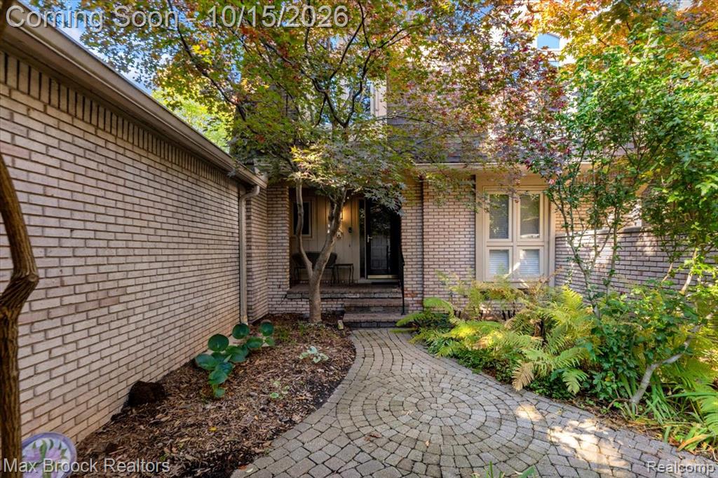 1168 Glenpointe Court Property Photo 4