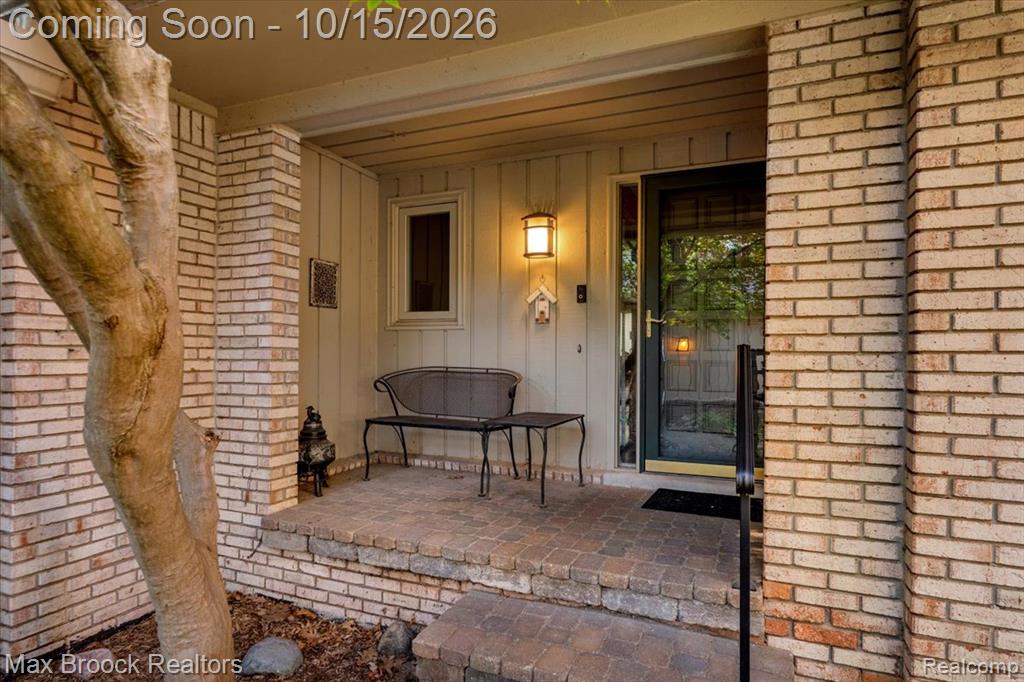 1168 Glenpointe Court Property Photo 5