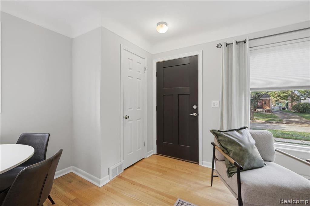2932 Maplewood Avenue Property Photo 2