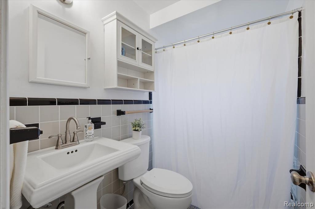 2932 Maplewood Avenue Property Photo 15