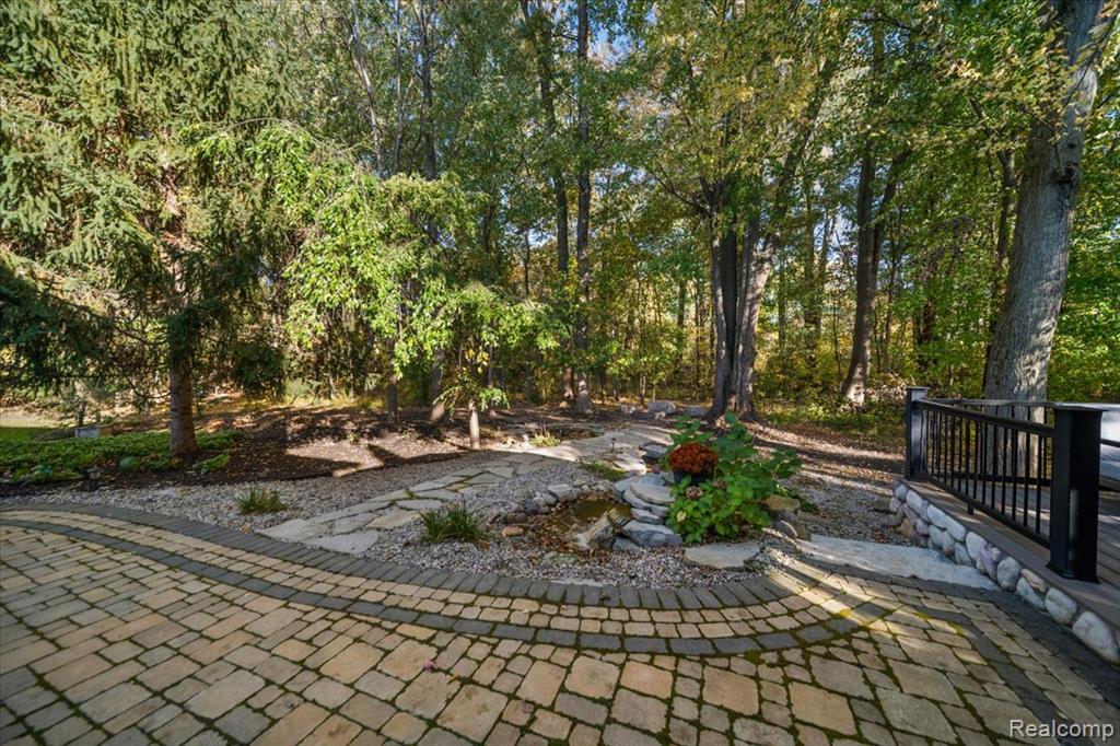 3592 Sunnyside Court Property Photo 4