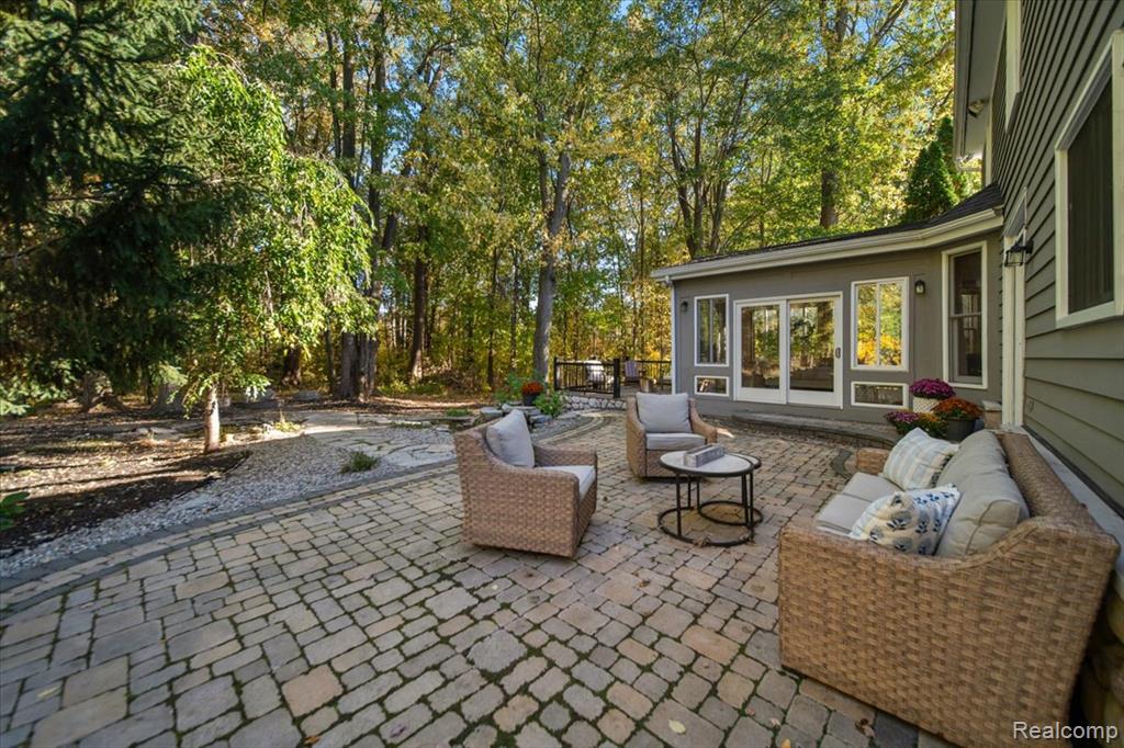 3592 Sunnyside Court Property Photo 6