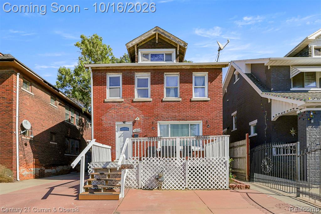 1920 Central Street Property Photo 2