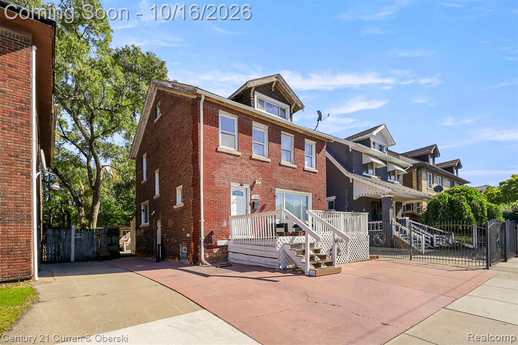 1920 Central Street Property Photo 3