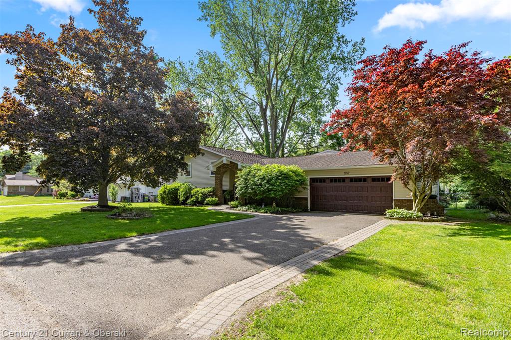1557 Knob Hill Drive Property Photo 1