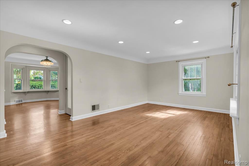 261 Preston Avenue Property Photo 6