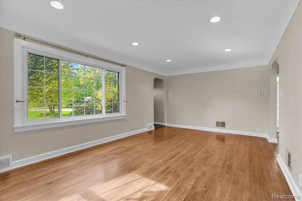 261 Preston Avenue Property Photo 8