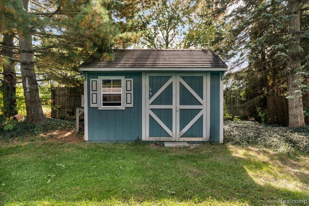 261 Preston Avenue Property Photo 38