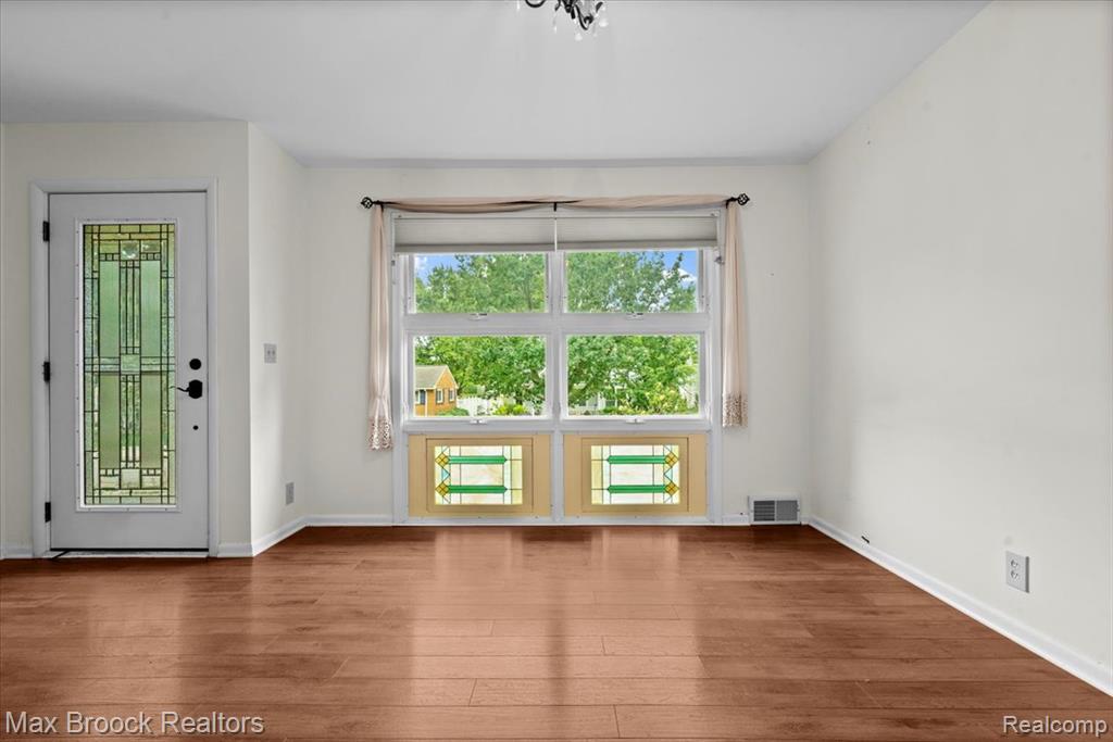 1330 N Oak Street Property Photo 3
