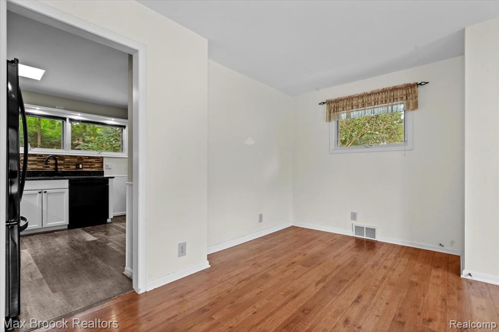 1330 N Oak Street Property Photo 5