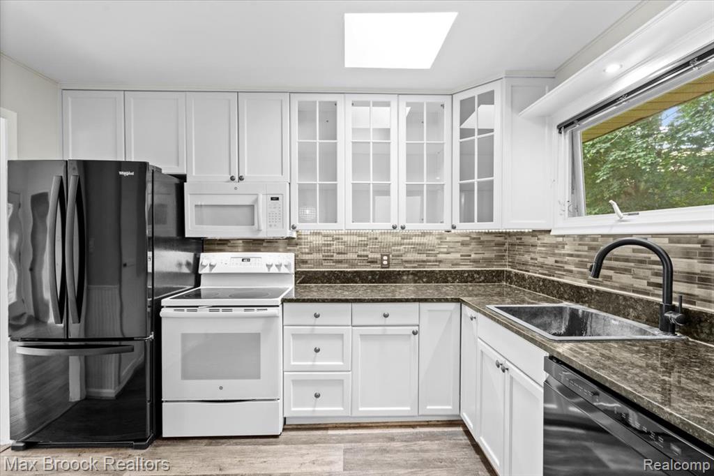 1330 N Oak Street Property Photo 7