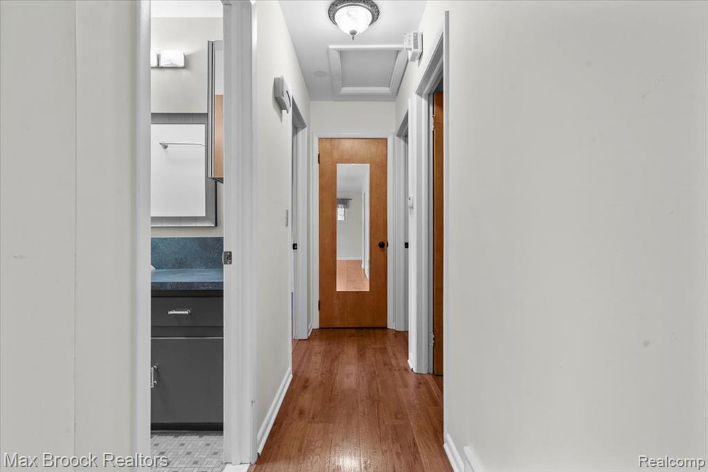 1330 N Oak Street Property Photo 9