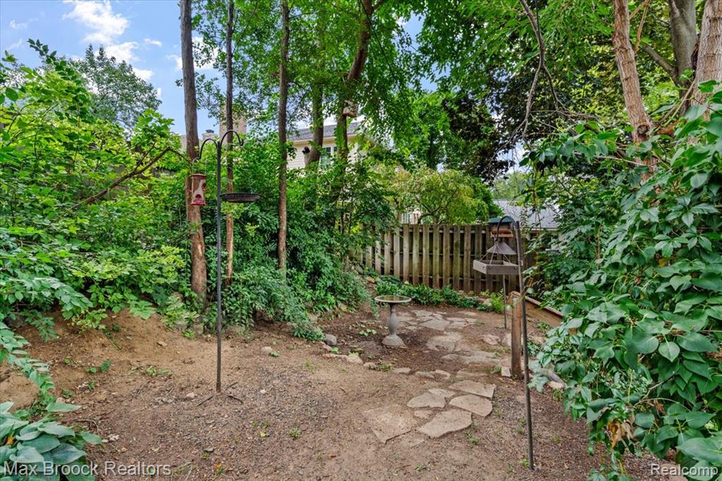 1330 N Oak Street Property Photo 27