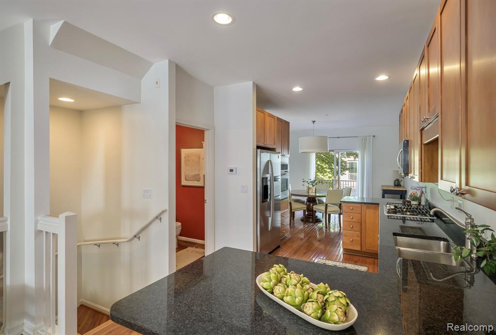 529 Graten Street Property Photo 4