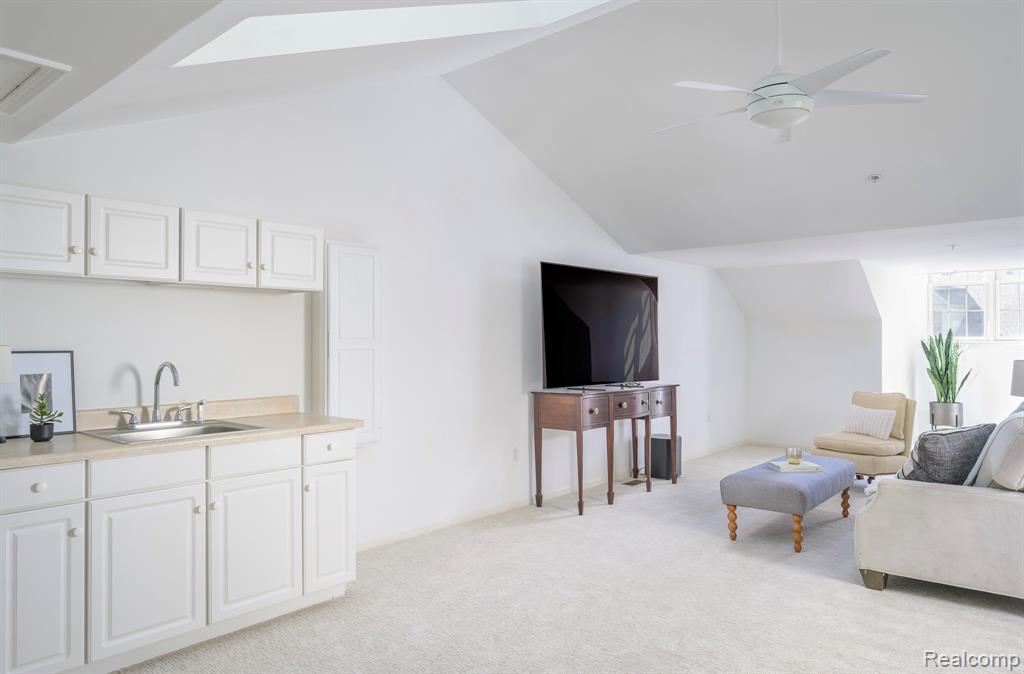 529 Graten Street Property Photo 16