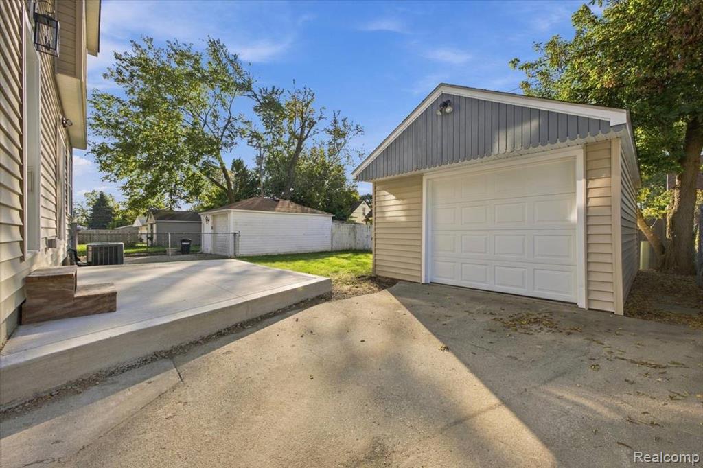 2204 Mahan Street Property Photo 3