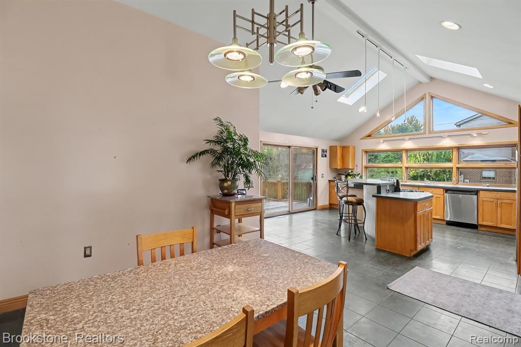 2416 Cromie Drive Property Photo 4
