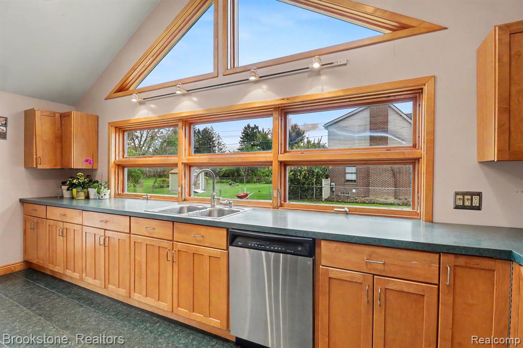 2416 Cromie Drive Property Photo 6