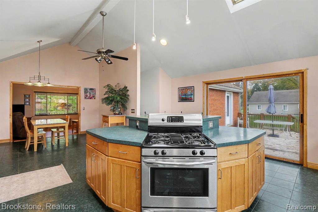 2416 Cromie Drive Property Photo 7