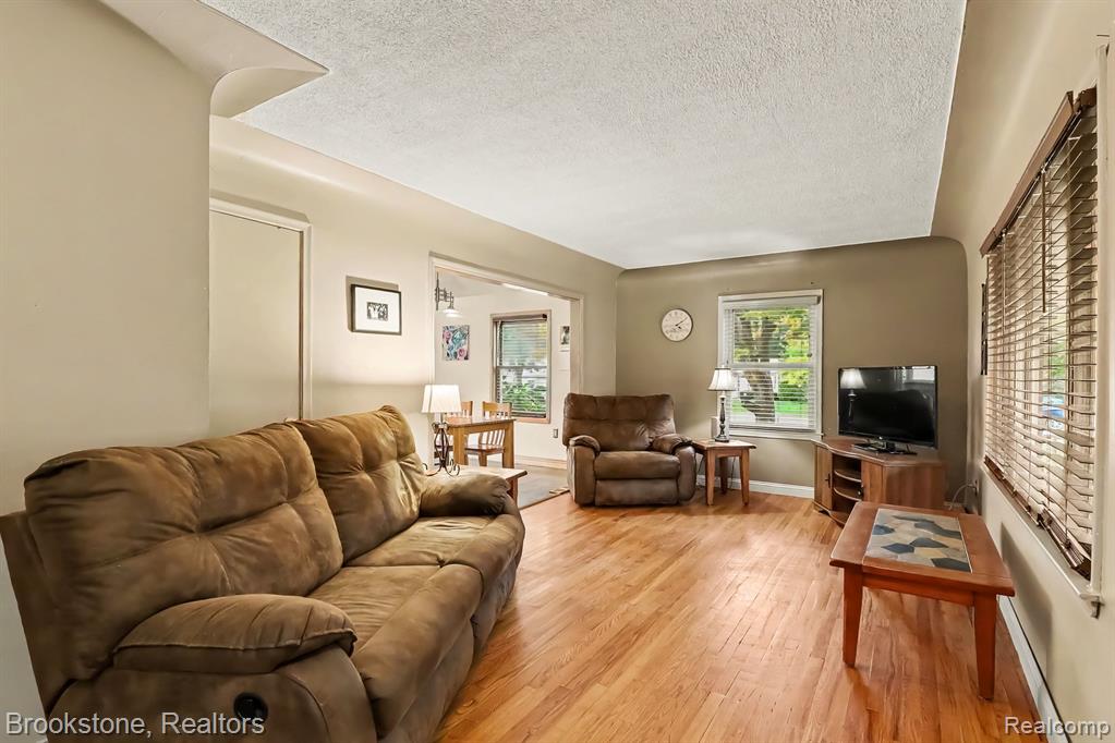 2416 Cromie Drive Property Photo 9