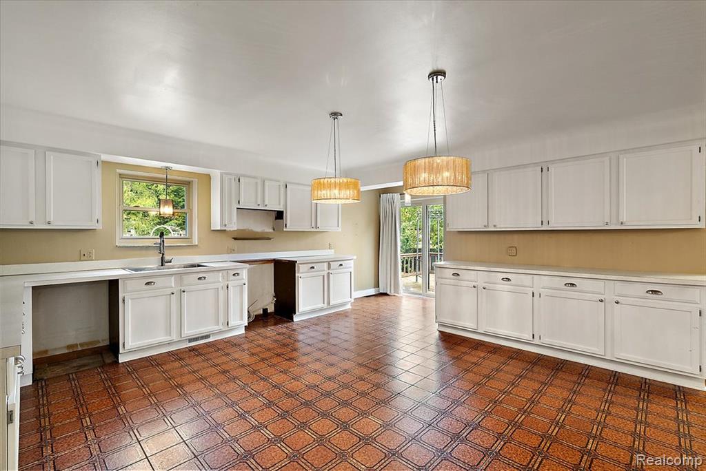 48969 Callens Road Property Photo 10