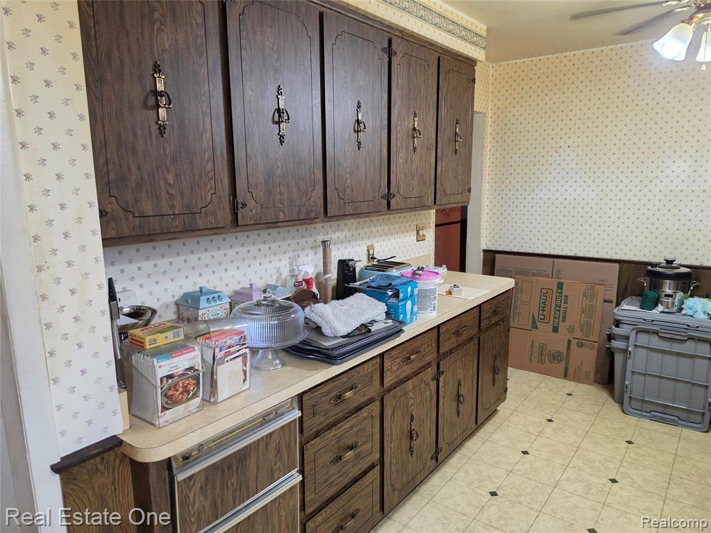 24555 Johnston Avenue Property Photo 5