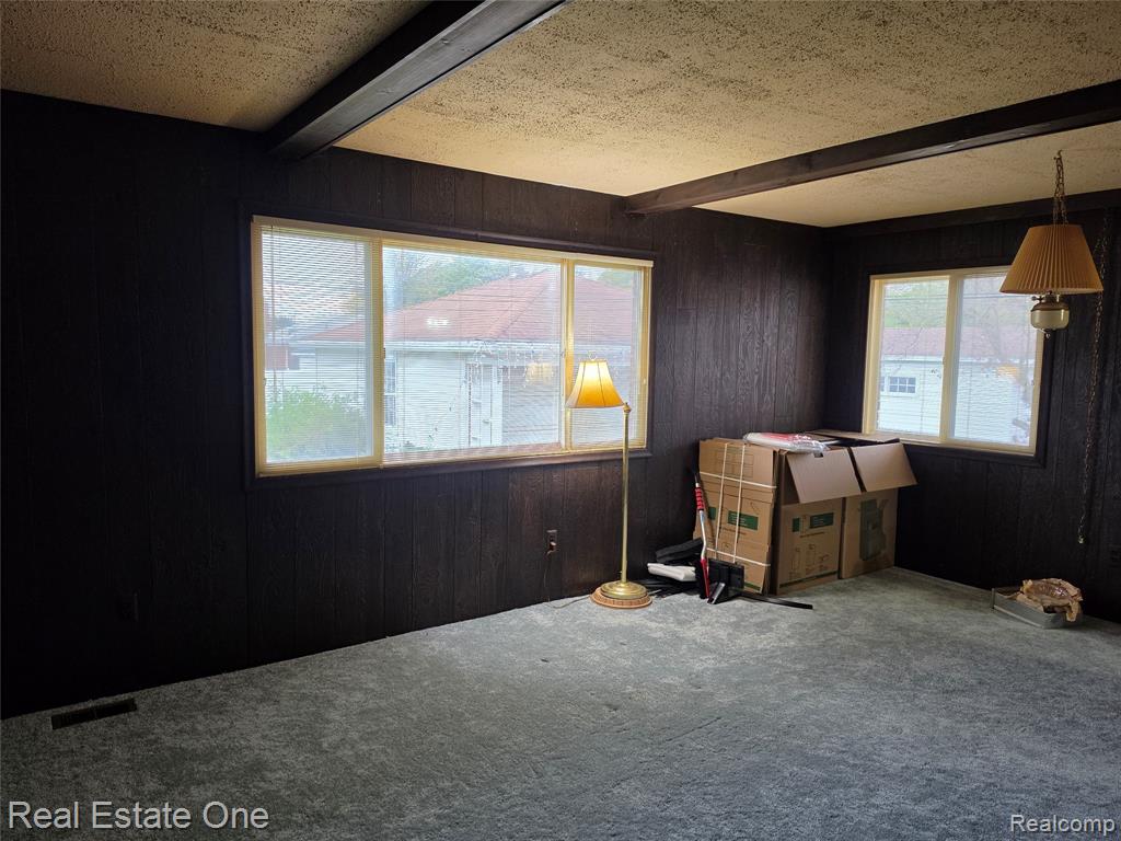 24555 Johnston Avenue Property Photo 9