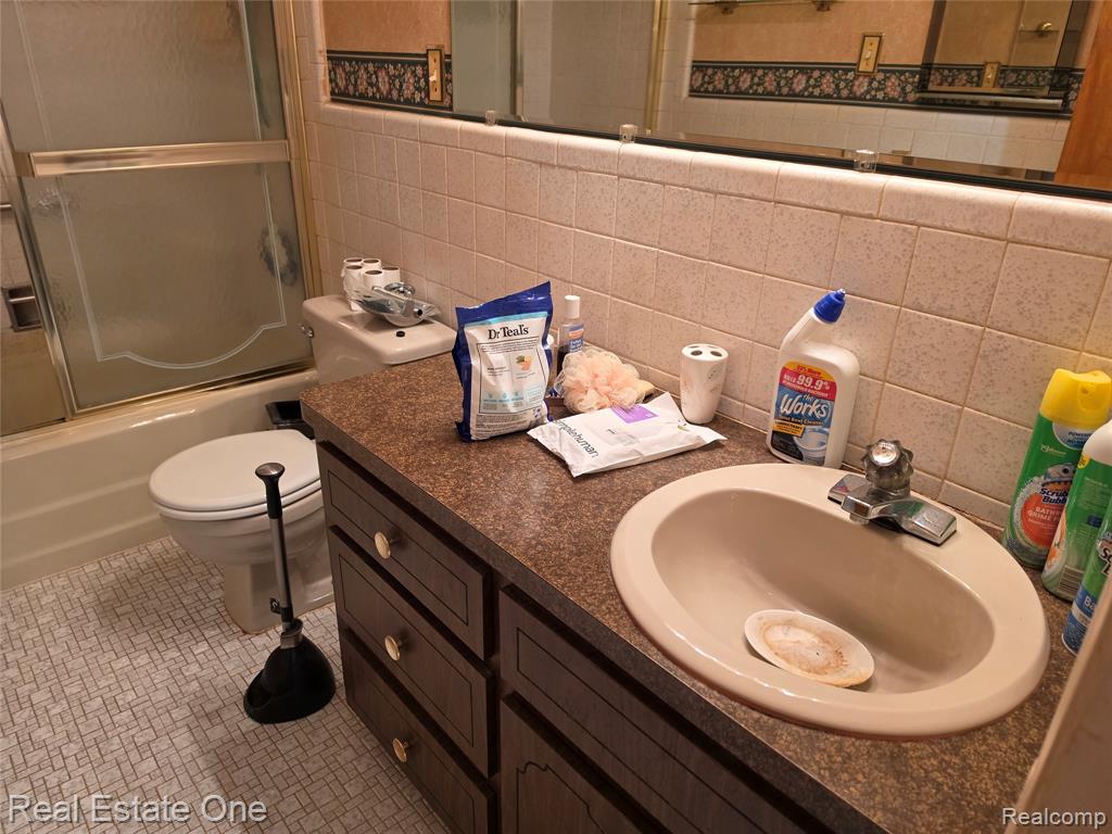 24555 Johnston Avenue Property Photo 12