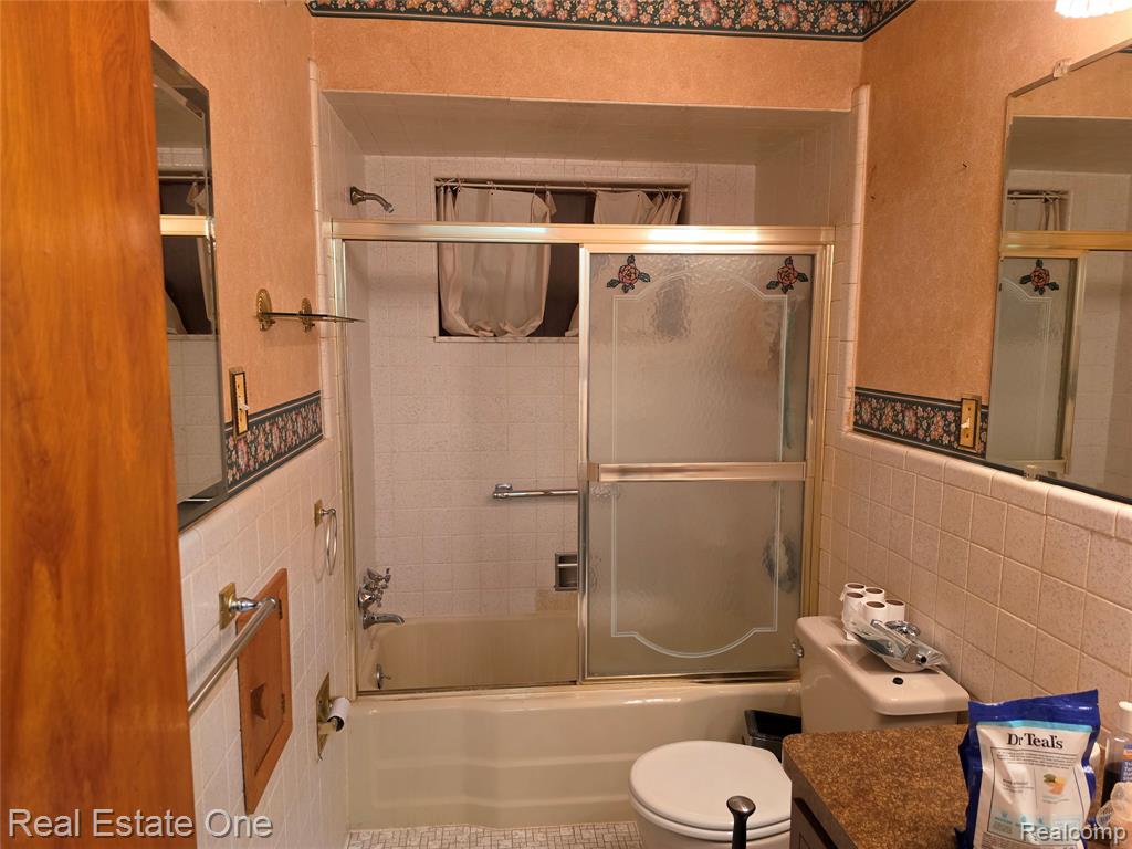 24555 Johnston Avenue Property Photo 13