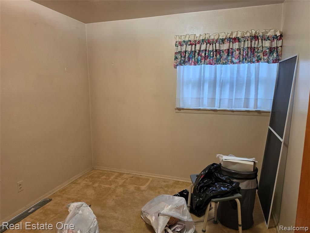 24555 Johnston Avenue Property Photo 18