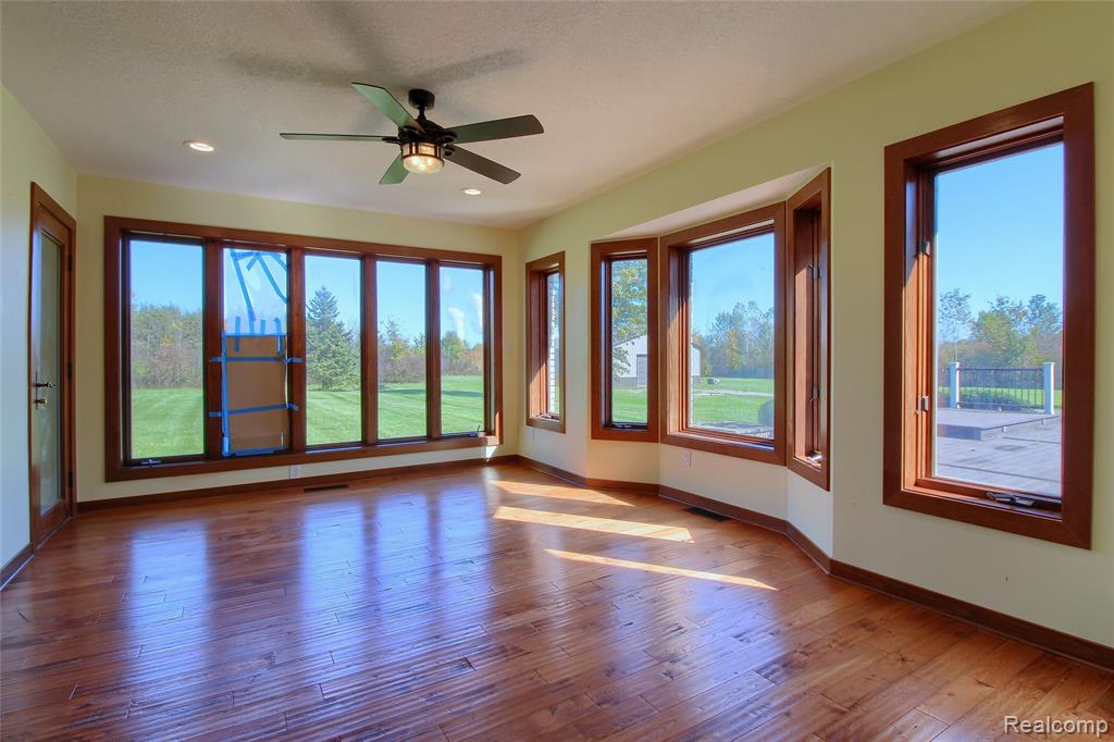 4305 Pointe Aux Peaux Property Photo 32
