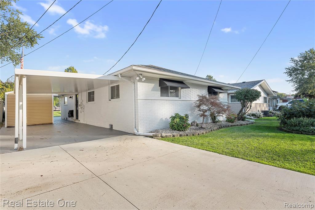29355 S Gibraltar Road Property Photo 1