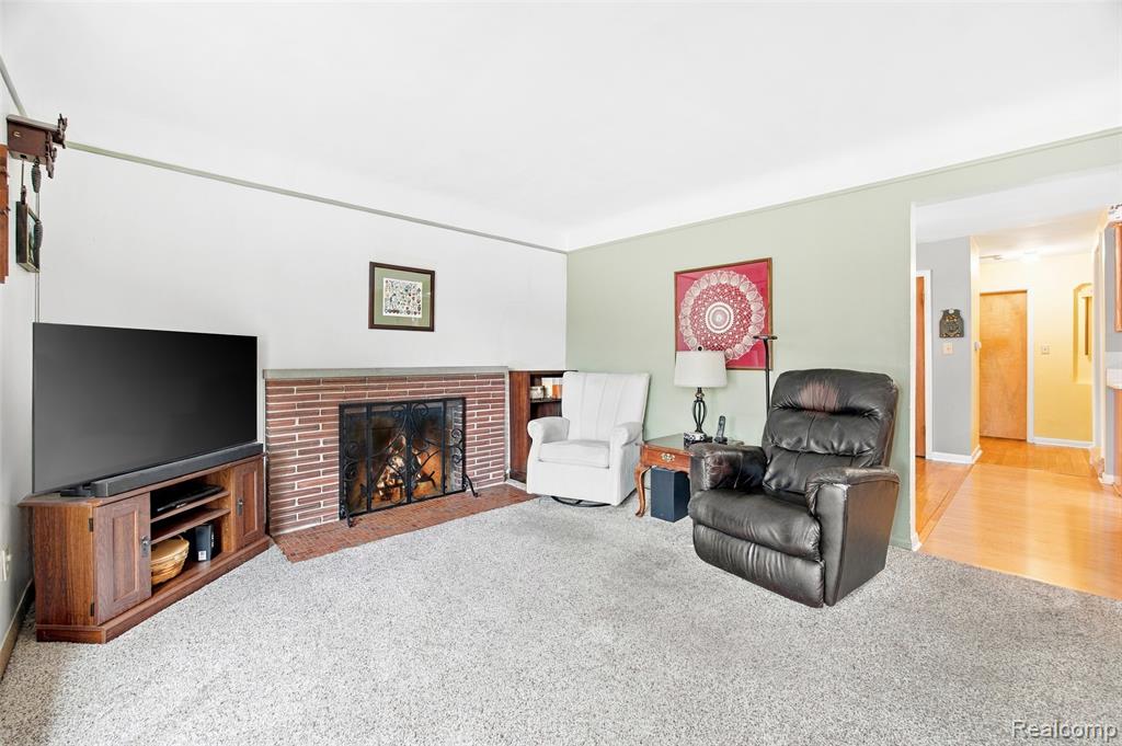 2000 N York Street Property Photo 15