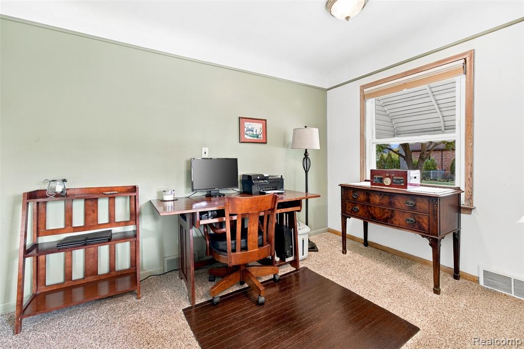 2000 N York Street Property Photo 17