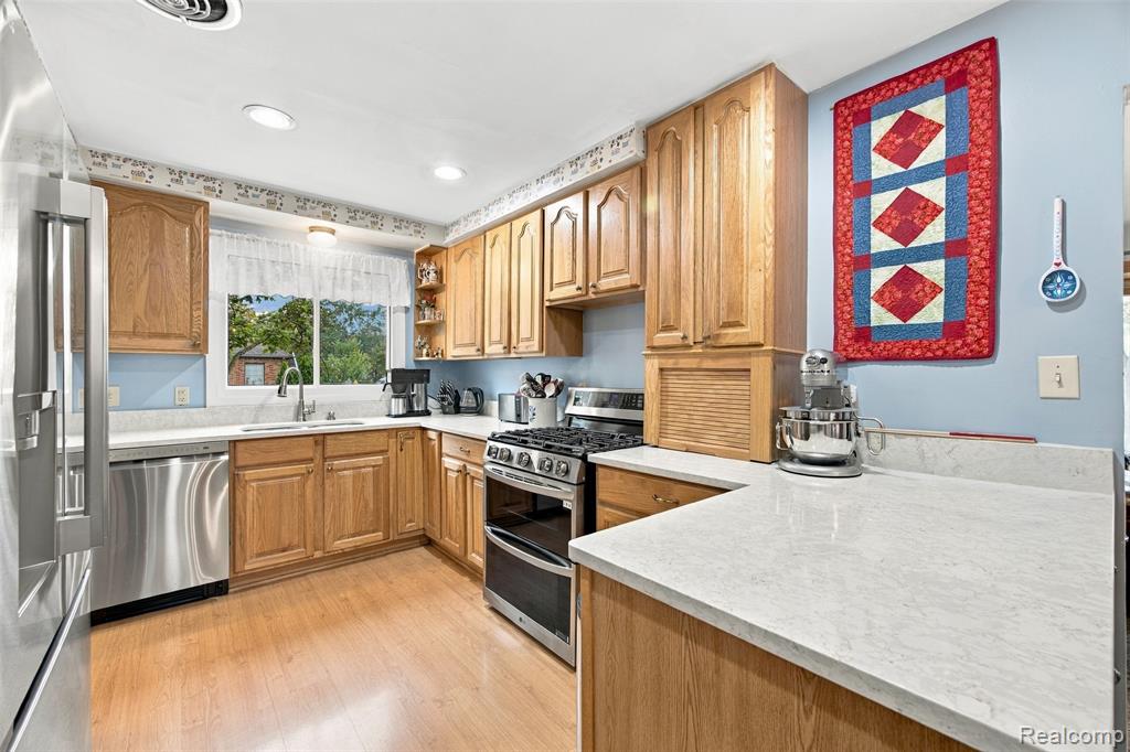 2000 N York Street Property Photo 20