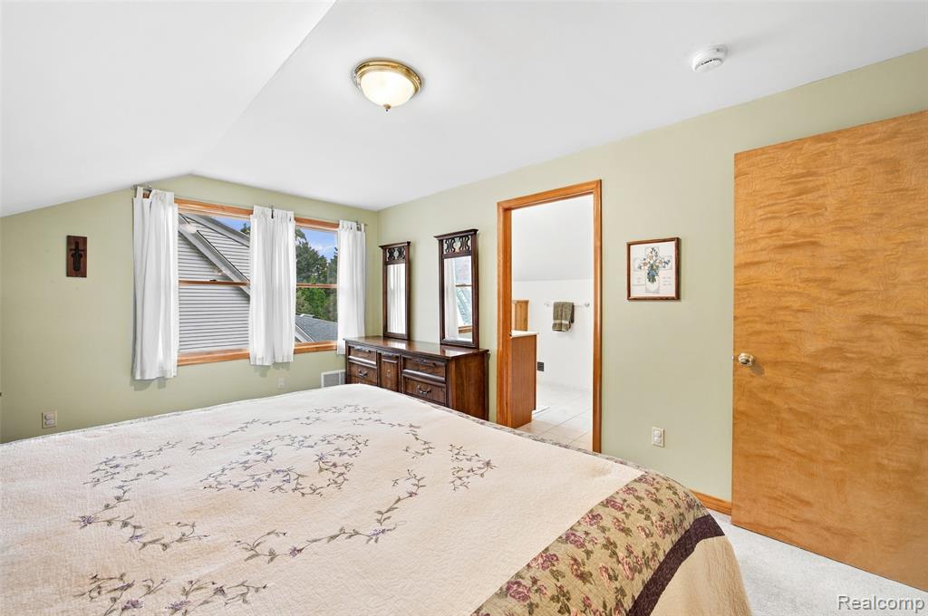 2000 N York Street Property Photo 31
