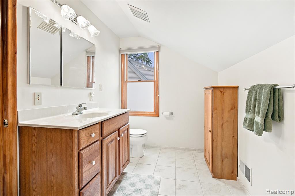 2000 N York Street Property Photo 32