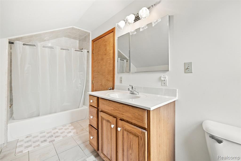 2000 N York Street Property Photo 33