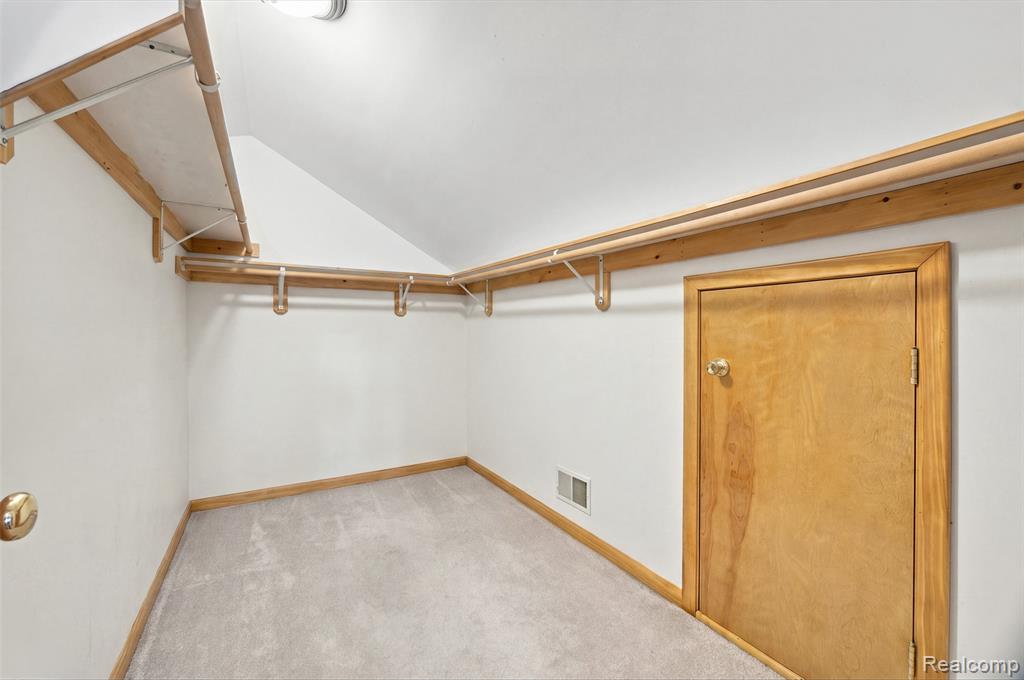 2000 N York Street Property Photo 34