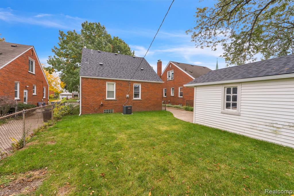 211 Drexel Street Property Photo 40