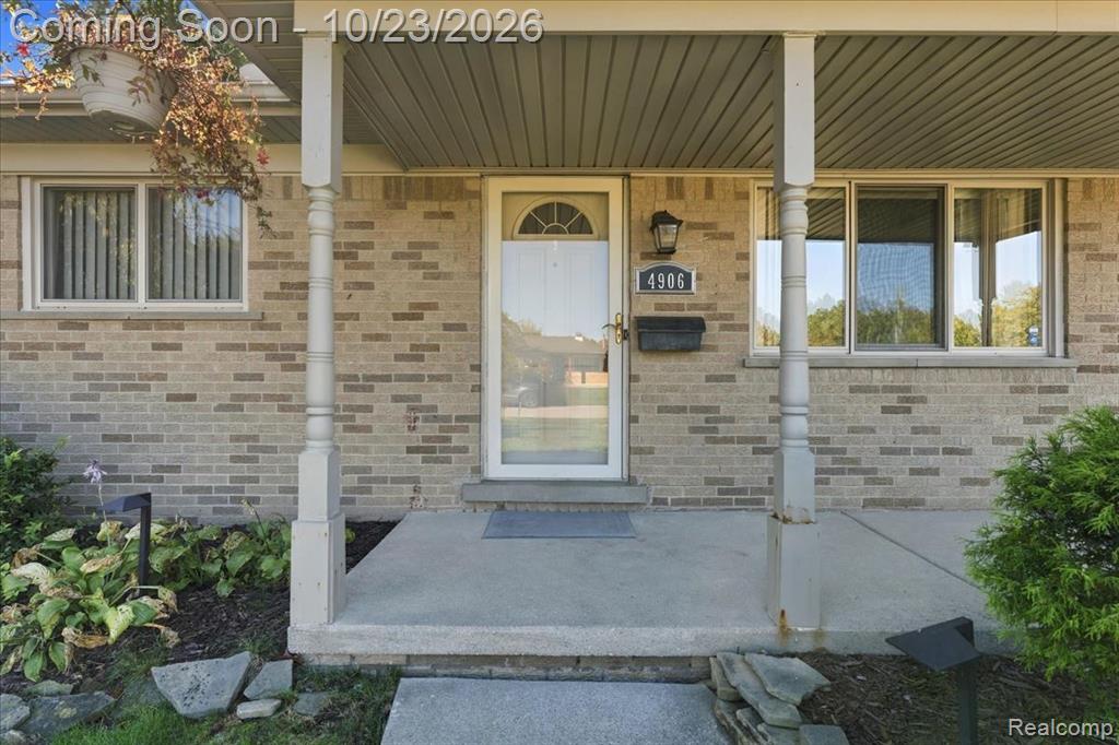 4906 Fairmont Court Property Photo 4