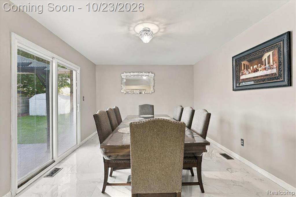 4906 Fairmont Court Property Photo 8