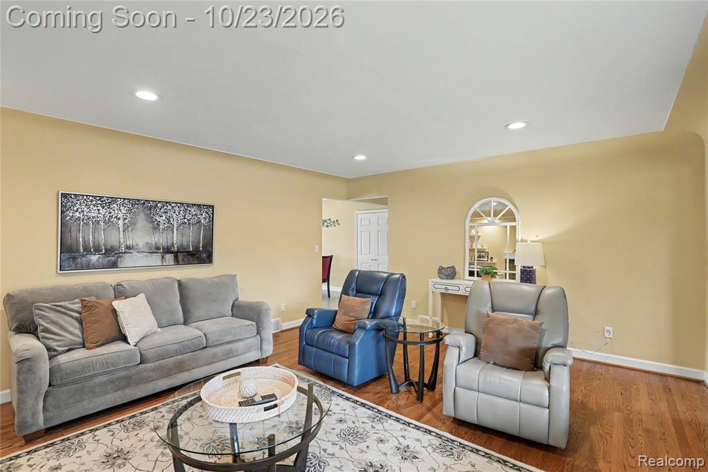98 Edgelake Drive Property Photo 4