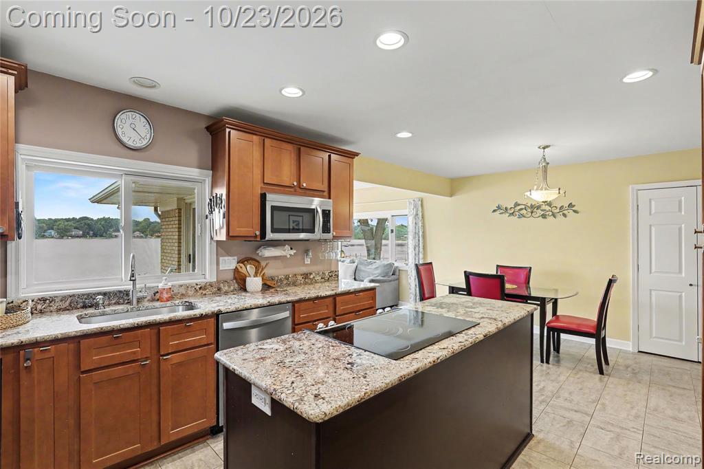 98 Edgelake Drive Property Photo 8