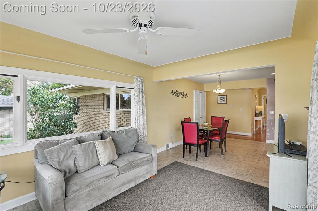 98 Edgelake Drive Property Photo 11