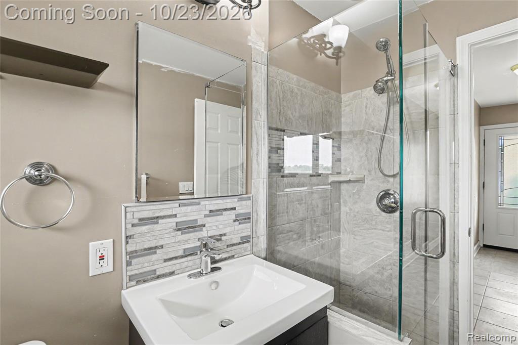 98 Edgelake Drive Property Photo 14